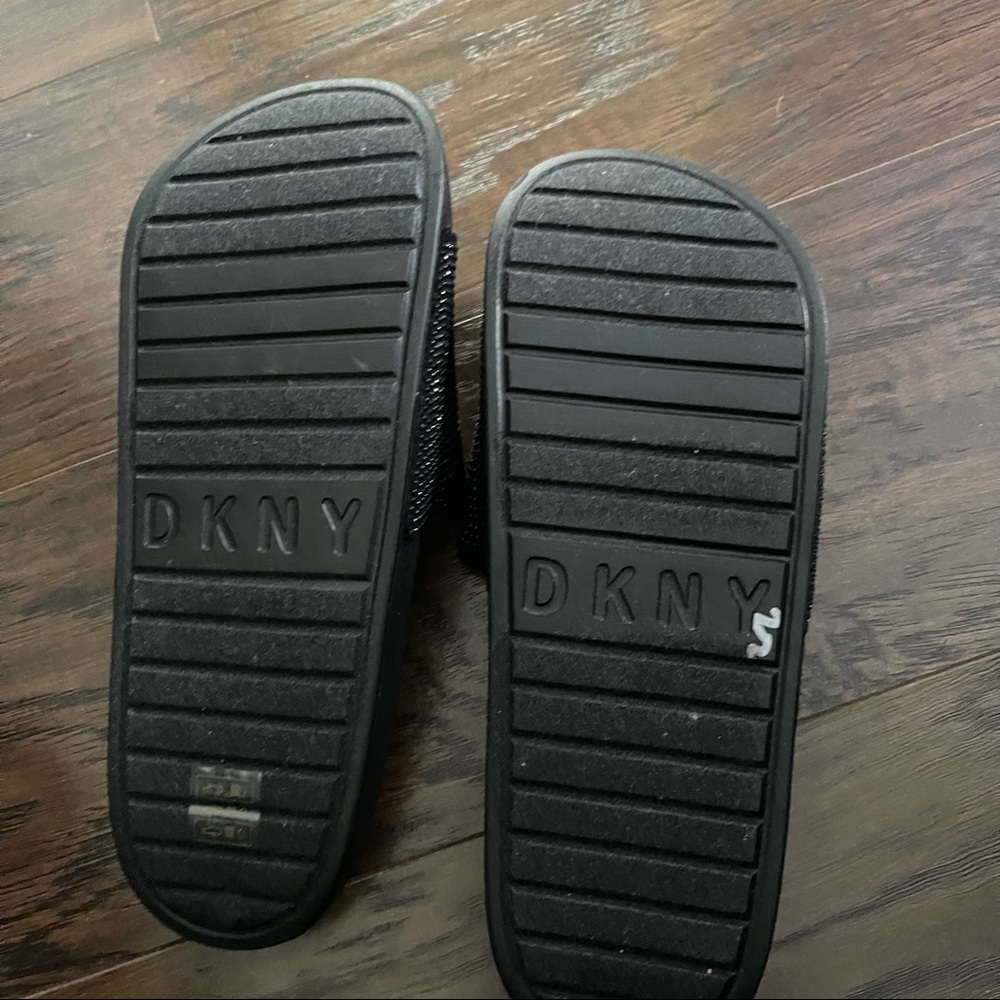 DKNY flip flops